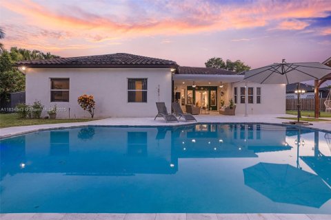 House in Miramar, Florida 5 bedrooms, 269.51 sq.m. № 1817654 - photo 2