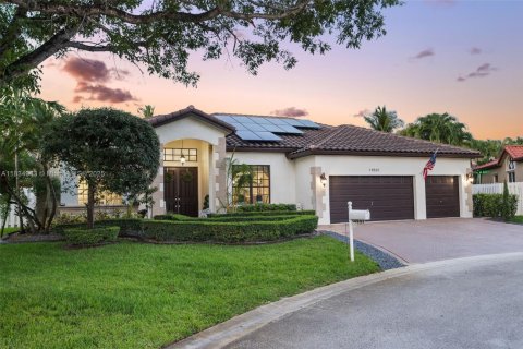 House in Miramar, Florida 5 bedrooms, 269.51 sq.m. № 1817654 - photo 30