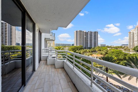 Condominio en venta en Aventura, Florida, 2 dormitorios, 91.97 m2 № 1874686 - foto 18