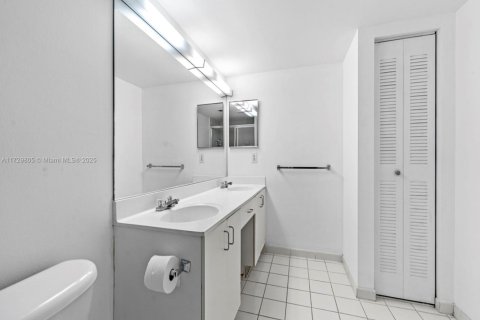 Condominio en venta en Aventura, Florida, 2 dormitorios, 91.97 m2 № 1874686 - foto 17