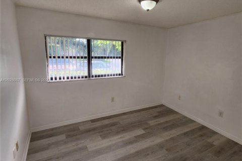 Condo in Miami, Florida, 2 bedrooms  № 2086669 - photo 18