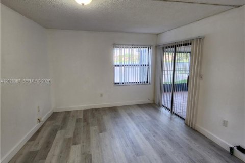 Condo in Miami, Florida, 2 bedrooms  № 2086669 - photo 25