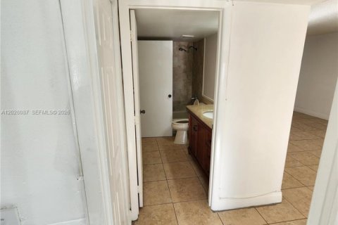 Condo in Miami, Florida, 2 bedrooms  № 2086669 - photo 20