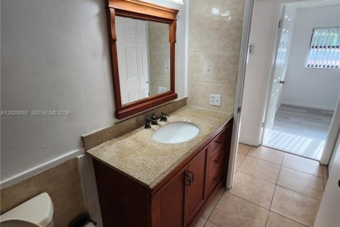 Condo in Miami, Florida, 2 bedrooms  № 2086669 - photo 22
