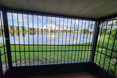 Condo in Miami, Florida, 2 bedrooms  № 2086669 - photo 28