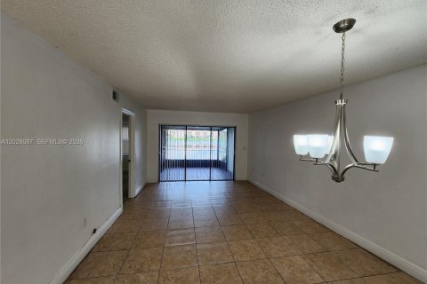 Condo in Miami, Florida, 2 bedrooms  № 2086669 - photo 12