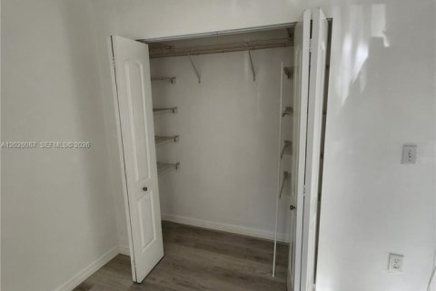 Condo in Miami, Florida, 2 bedrooms  № 2086669 - photo 19