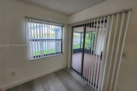Condo in Miami, Florida, 2 bedrooms  № 2086669 - photo 26