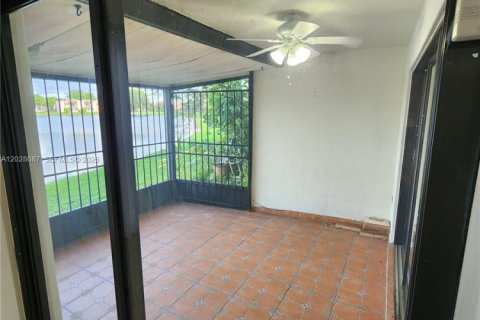 Condo in Miami, Florida, 2 bedrooms  № 2086669 - photo 27