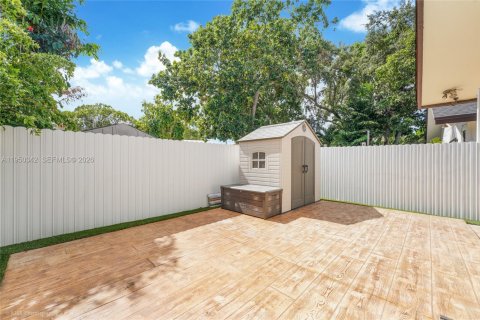 Casa en alquiler en Miami, Florida, 3 dormitorios, 111.48 m2 № 2006742 - foto 13
