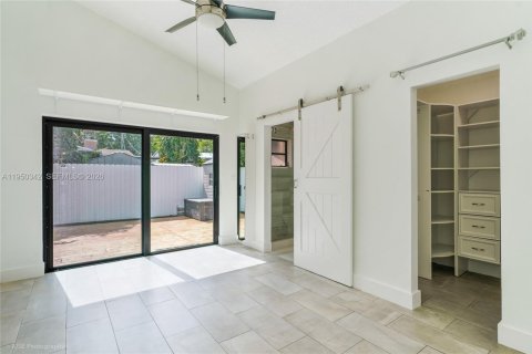 Casa en alquiler en Miami, Florida, 3 dormitorios, 111.48 m2 № 2006742 - foto 9