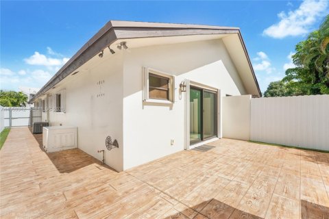 Casa en alquiler en Miami, Florida, 3 dormitorios, 111.48 m2 № 2006742 - foto 14