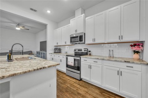 House in Orlando, Florida 3 bedrooms № 2078447 - photo 10
