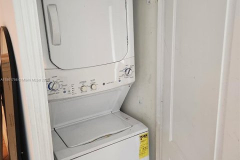 Condominio en venta en Pinecrest, Florida, 2 dormitorios, 83.61 m2 № 1980252 - foto 9