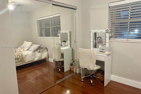 Condominio en venta en Pinecrest, Florida, 2 dormitorios, 83.61 m2 № 1980252 - foto 4