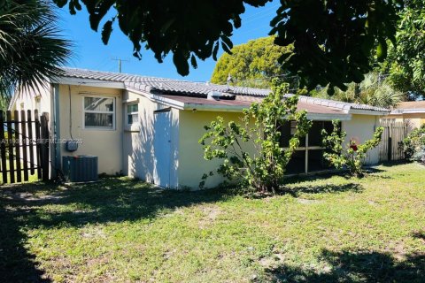 Снять в аренду виллу или дом в Окленд-Парк, Флорида 3 спальни, 93.65м2, № 1995089 - фото 30