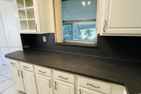 Снять в аренду виллу или дом в Окленд-Парк, Флорида 3 спальни, 93.65м2, № 1995089 - фото 6