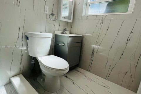 Снять в аренду виллу или дом в Окленд-Парк, Флорида 3 спальни, 93.65м2, № 1995089 - фото 4