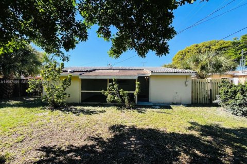 Снять в аренду виллу или дом в Окленд-Парк, Флорида 3 спальни, 93.65м2, № 1995089 - фото 23