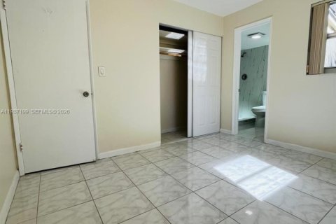 Снять в аренду виллу или дом в Окленд-Парк, Флорида 3 спальни, 93.65м2, № 1995089 - фото 16