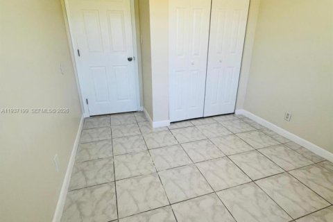 Снять в аренду виллу или дом в Окленд-Парк, Флорида 3 спальни, 93.65м2, № 1995089 - фото 12