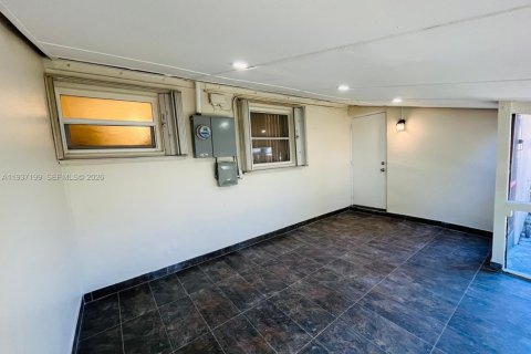 Снять в аренду виллу или дом в Окленд-Парк, Флорида 3 спальни, 93.65м2, № 1995089 - фото 19