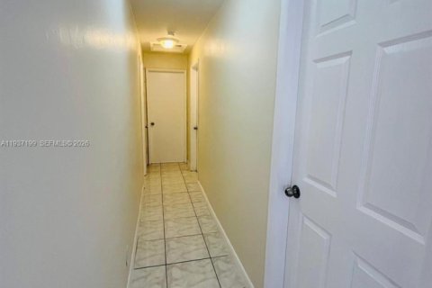 Снять в аренду виллу или дом в Окленд-Парк, Флорида 3 спальни, 93.65м2, № 1995089 - фото 9