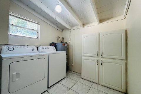 Снять в аренду виллу или дом в Окленд-Парк, Флорида 3 спальни, 93.65м2, № 1995089 - фото 7