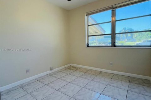 Снять в аренду виллу или дом в Окленд-Парк, Флорида 3 спальни, 93.65м2, № 1995089 - фото 11