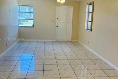 Снять в аренду виллу или дом в Окленд-Парк, Флорида 3 спальни, 93.65м2, № 1995089 - фото 10