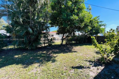 Снять в аренду виллу или дом в Окленд-Парк, Флорида 3 спальни, 93.65м2, № 1995089 - фото 24