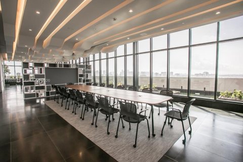 Купить коммерческую недвижимость в Авентура, Флорида № 2044203 - фото 6