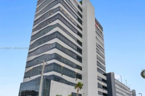 Коммерческая недвижимость в Авентура, Флорида № 2044203