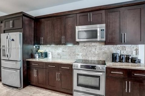 Villa ou maison à vendre à Lehigh Acres, Floride: 3 chambres, 175.59 m2 № 2024325 - photo 5