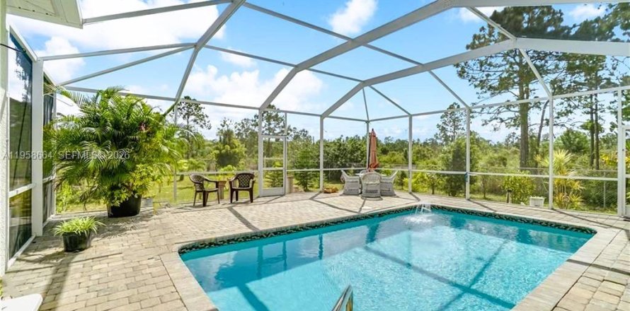Villa ou maison à Lehigh Acres, Floride 3 chambres, 175.59 m2 № 2024325