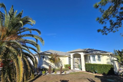 Villa ou maison à vendre à Lehigh Acres, Floride: 3 chambres, 175.59 m2 № 2024325 - photo 4