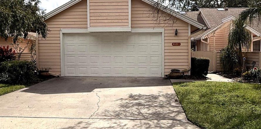 House in Melbourne, Florida 2 bedrooms, 148.09 sq.m. № 2421712