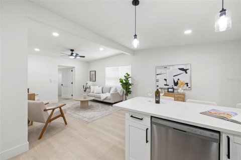 Villa ou maison à vendre à Tampa, Floride: 3 chambres, 138.89 m2 № 1832685 - photo 6