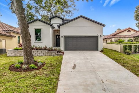 House in Eustis, Florida 3 bedrooms, 176.24 sq.m. № 1918134 - photo 1
