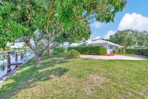 House in Boca Raton, Florida 3 bedrooms, 257.15 sq.m. № 1065650 - photo 1