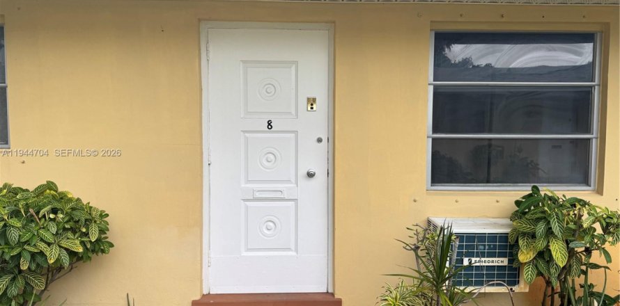 Condominio en Hollywood, Florida, 1 dormitorio № 2054510