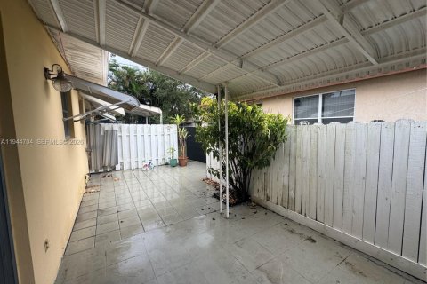 Condominio en alquiler en Hollywood, Florida, 1 dormitorio, 55.74 m2 № 2054510 - foto 5