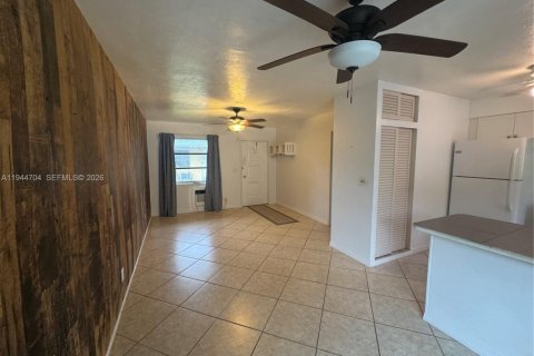 Condominio en alquiler en Hollywood, Florida, 1 dormitorio, 55.74 m2 № 2054510 - foto 2
