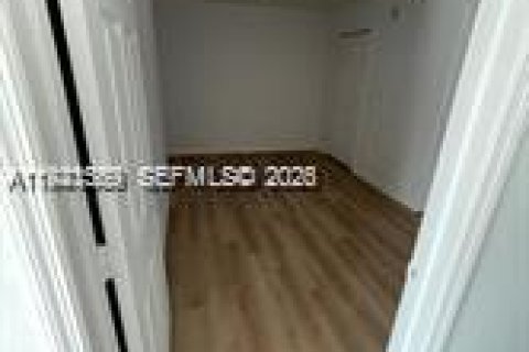 Copropriété à louer à Miami, Floride: 2 chambres, 83.61 m2 № 1982254 - photo 13