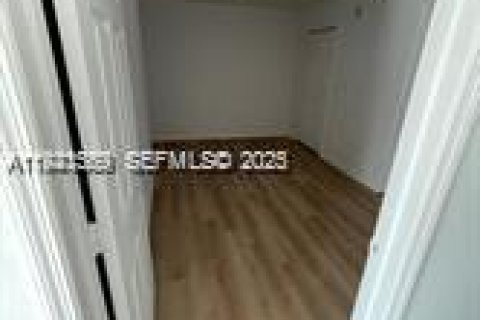 Copropriété à louer à Miami, Floride: 2 chambres, 83.61 m2 № 1982254 - photo 8