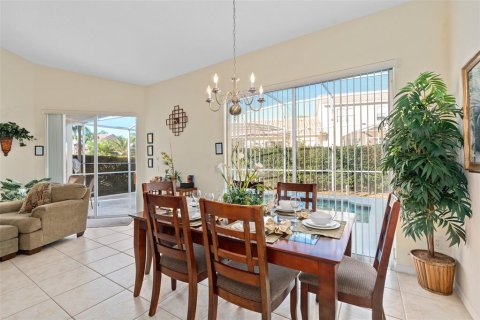 Townhouse in Davenport, Florida 3 bedrooms, 127.55 sq.m. № 1545887 - photo 11
