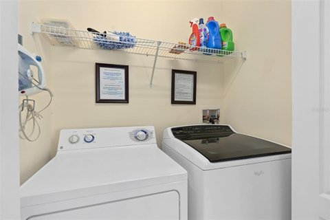 Townhouse in Davenport, Florida 3 bedrooms, 127.55 sq.m. № 1545887 - photo 24