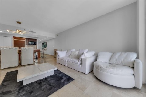 Снять в аренду кондоминиум в Халландейл-Бич, Флорида 2 спальни, 124.21м2, № 2029542 - фото 6