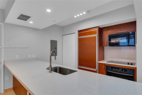 Снять в аренду кондоминиум в Халландейл-Бич, Флорида 2 спальни, 124.21м2, № 2029542 - фото 8