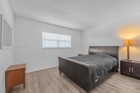 Condo in Hallandale Beach, Florida, 2 bedrooms  № 1852286 - photo 14